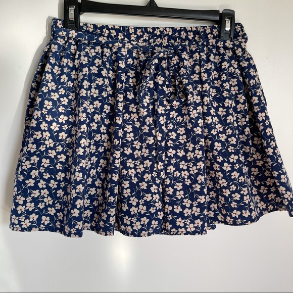 Forever 21 blue floral mini skort size M - Picture 5 of 16